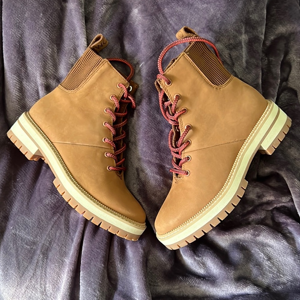 Toms Frankie boot. Nubuck, size 5.5